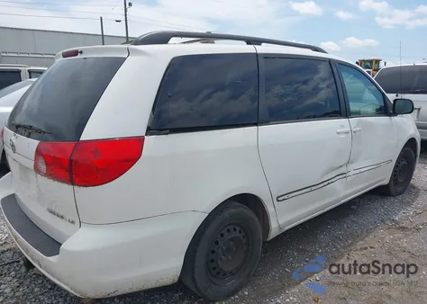 2010 Toyota Sienna Le z USA, uszkodzony, nr VIN 5TDKK4CC2AS302808